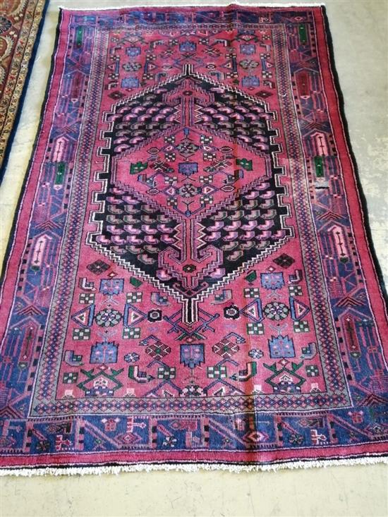 A Hamadan rug, 200 x 130cm